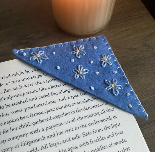 Hand Embroidered Bookmark - Blue Daisy