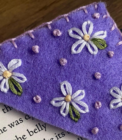 Hand Embroidered Bookmark - Lilac Daisy